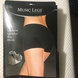 NWT Music Legs Seamless Boy Shorts Black